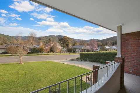 Abbey Rose - Bright, VIC - Hervey Bay Accommodation 0