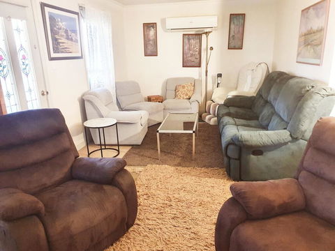 Abelia Cottages Botanical - Hervey Bay Accommodation 2