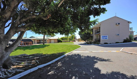 Abrolhos Reef Lodge - Tourism Hervey Bay 2