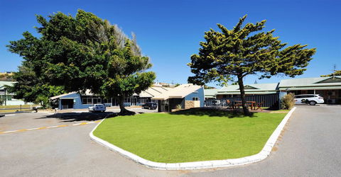 Abrolhos Reef Lodge - Tourism Hervey Bay 0