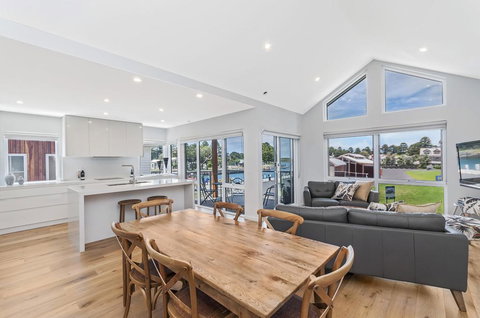 Absolute - Hervey Bay Accommodation 0