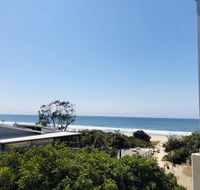 Absolute Beachfront - Cabarita Beach - Ocean Views - 3 Bed Apartment - Tourism Hervey Bay