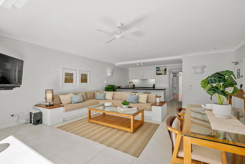 Absolute Beachfront Apt. In Alamanda Beachfront Resort (14) - Hervey Bay Accommodation 1