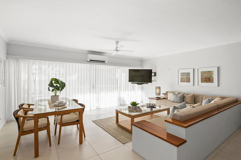 Absolute Beachfront Apt. In Alamanda Beachfront Resort (14) - Hervey Bay Accommodation 2