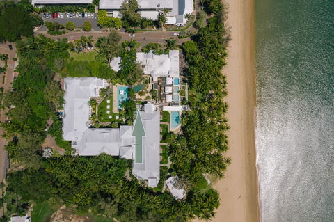 Absolute Beachfront Apt. With Private Pool In Alamanda Beachfront Resort (48) - Hervey Bay Accommodation 1