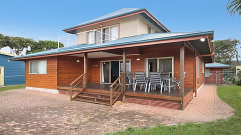 Absolute Beachfront At Hastings - Tourism Hervey Bay 2