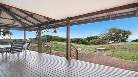 Absolute Beachfront At Hastings - Tourism Hervey Bay 3