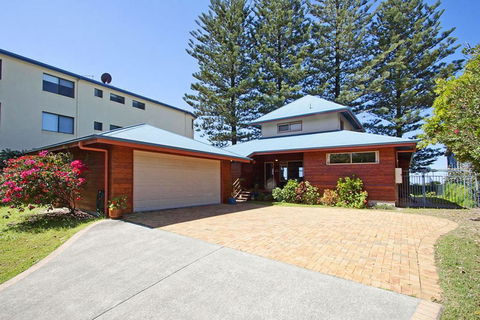 Absolute Beachfront At Hastings - Tourism Hervey Bay 1