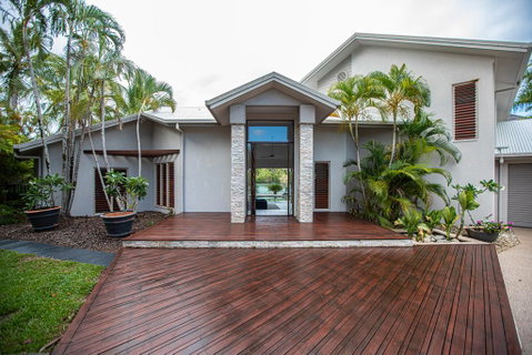 Absolute Lakefront - Port Douglas - Tourism Hervey Bay 2