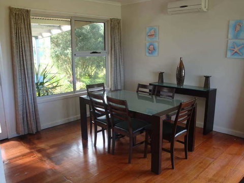 Absolute Waterfront - Hervey Bay Accommodation 2