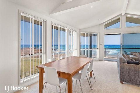 Absolute Waterfront @ Anna Bay - Hervey Bay Accommodation 3