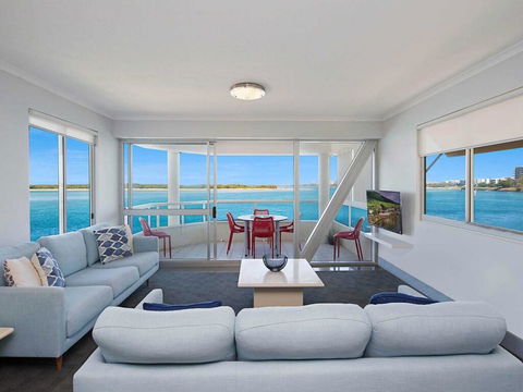Absolute Waterfront On The Pumicestone Passage - Tourism Hervey Bay 3