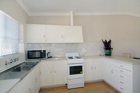 Acacia Holiday & Business Stay - Hervey Bay Accommodation 2