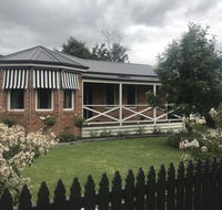 Acacia House - Central Healesville - Yarra Valley - Hervey Bay Accommodation