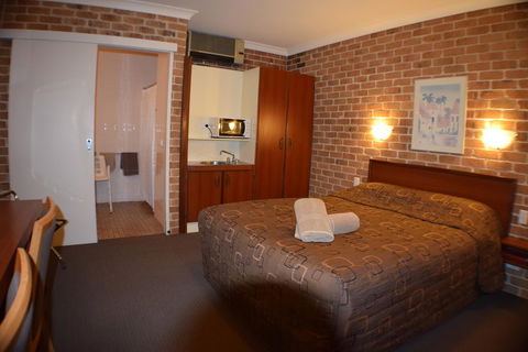 Acacia Motor Inn - Tourism Hervey Bay 0