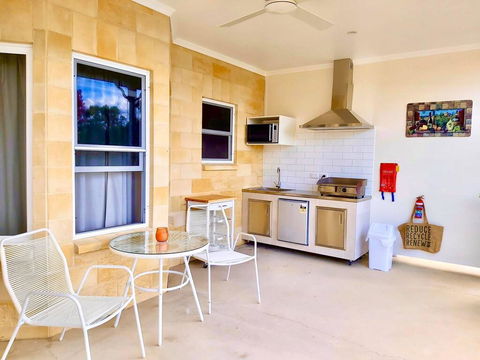 Accommodation Creek Cottages & Sundown View Suites - Tourism Hervey Bay 2