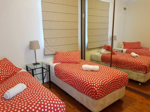 Accommodation Sydney North Shore: Frenchs Forest 3 Bedroom House - Hervey Bay Accommodation 3