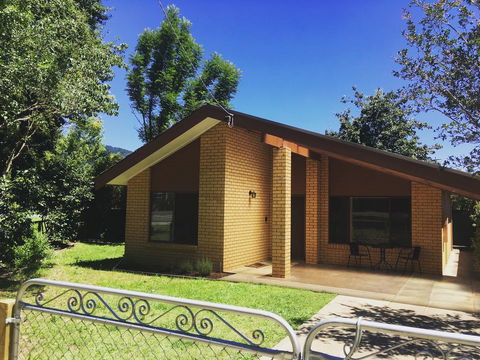 Acorn Lodge - Tourism Hervey Bay 0
