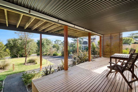 Acqua Vista - Water View, Fireplace, Walk To Beach - Hervey Bay Accommodation 3
