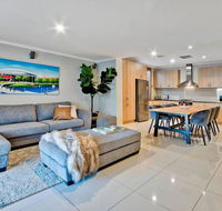 Adelaide 4 Bedroom House with Pool - Hervey Bay Accommodation
