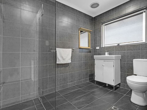 Adelaide Holiday Homes - Hervey Bay Accommodation 1