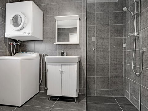 Adelaide Holiday Homes - Hervey Bay Accommodation 3