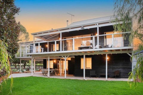 Eagle Bay Summerhaus - Tourism Hervey Bay 0