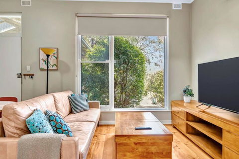 East Parklands Cottage - A Dreamy Garden Hideaway - Hervey Bay Accommodation 1