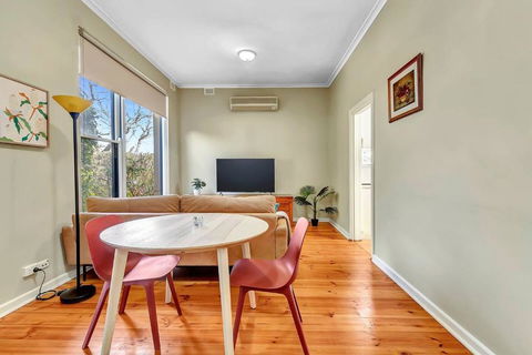 East Parklands Cottage - A Dreamy Garden Hideaway - Hervey Bay Accommodation 3