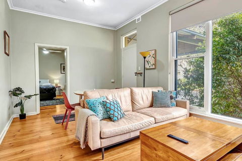 East Parklands Cottage - A Dreamy Garden Hideaway - Hervey Bay Accommodation 4