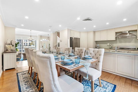 East Perth Luxury Waterfront Retreat - Hervey Bay Accommodation 4