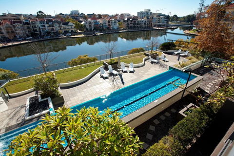 East Perth Suites Hotel - Tourism Hervey Bay 0