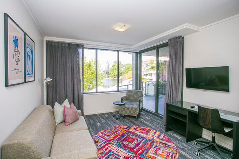 East Perth Suites Hotel - Tourism Hervey Bay 3