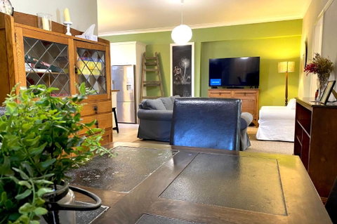Dora Hall - Very Central - Hervey Bay Accommodation 4