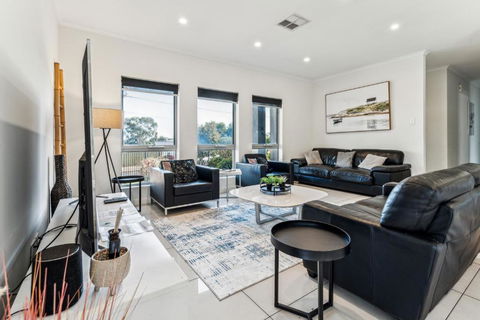 Enfield Executive - Tourism Hervey Bay 3