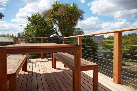 Enjoy A Renovated Retreat With Outdoor Bath - Hervey Bay Accommodation 1