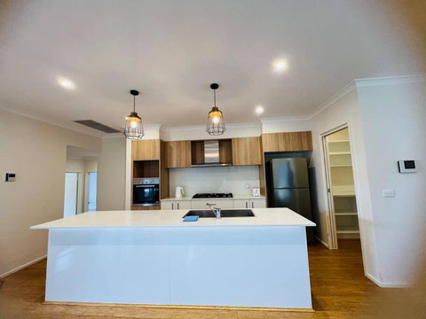 Entire 4 BR House In Moncrieff Close To Playground - Hervey Bay Accommodation 0