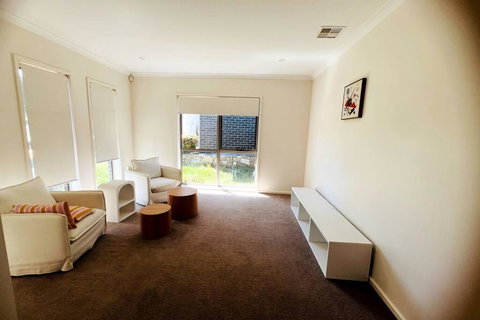 Entire 4 BR House In Moncrieff Close To Playground - Hervey Bay Accommodation 2