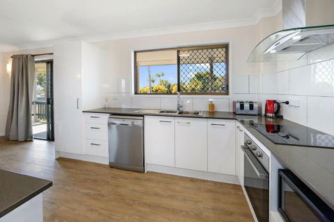 Entire Home Minutes To Beach - Hervey Bay Accommodation 1