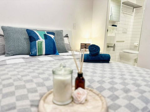 ES2410-2Bed 2Bath Vision Apt With Balcony, Pool & Gym - Tourism Hervey Bay 0