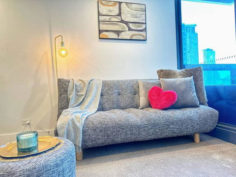 ES2410-2Bed 2Bath Vision Apt With Balcony, Pool & Gym - Tourism Hervey Bay 1