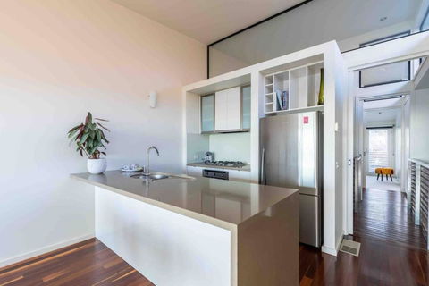 Escape@villamanta Long+short Stays Geelong CBD - Hervey Bay Accommodation 2