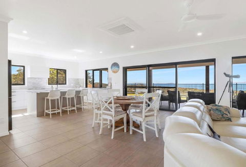 ESCAPE WITH A VIEW - Hervey Bay Accommodation 0