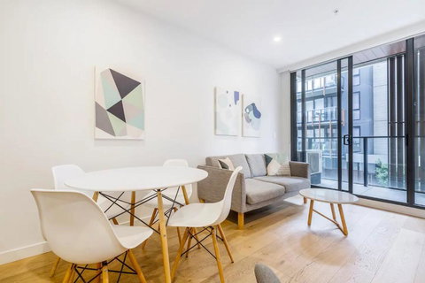 Executive Comfort Living Near La Trobe & RMIT Uni - Hervey Bay Accommodation 1