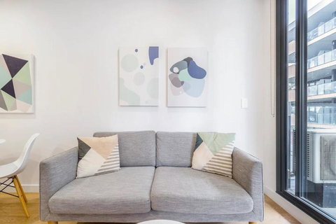 Executive Comfort Living Near La Trobe & RMIT Uni - Hervey Bay Accommodation 2