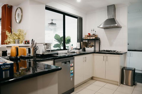 Equitice Autumn Moonlight Villa - Hervey Bay Accommodation 1