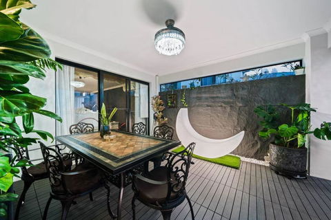 Equitice Winter Moonlight Villa - Tourism Hervey Bay 0