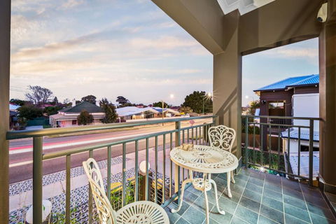 Equitice Winter Moonlight Villa - Tourism Hervey Bay 1