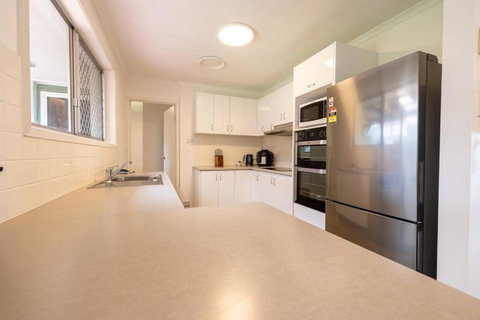 Family-Friendly Retreat With Pool & Spacious Living - Tourism Hervey Bay 2