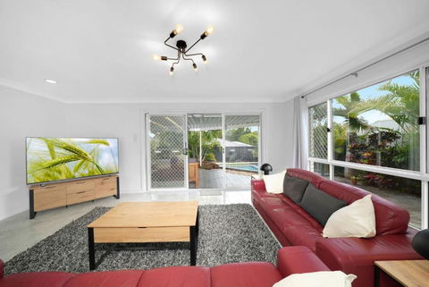 Family Escape Serene Oasis With Pool And AC - Hervey Bay Accommodation 1
